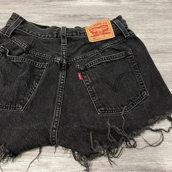 Levi's 501 Original Women's High-Rise Jean Denim Shorts Raw Hem Sz 28 - Picture 5 of 10